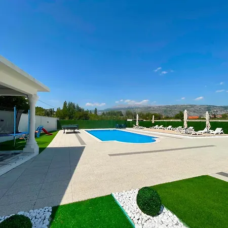 Villa Kingdom *